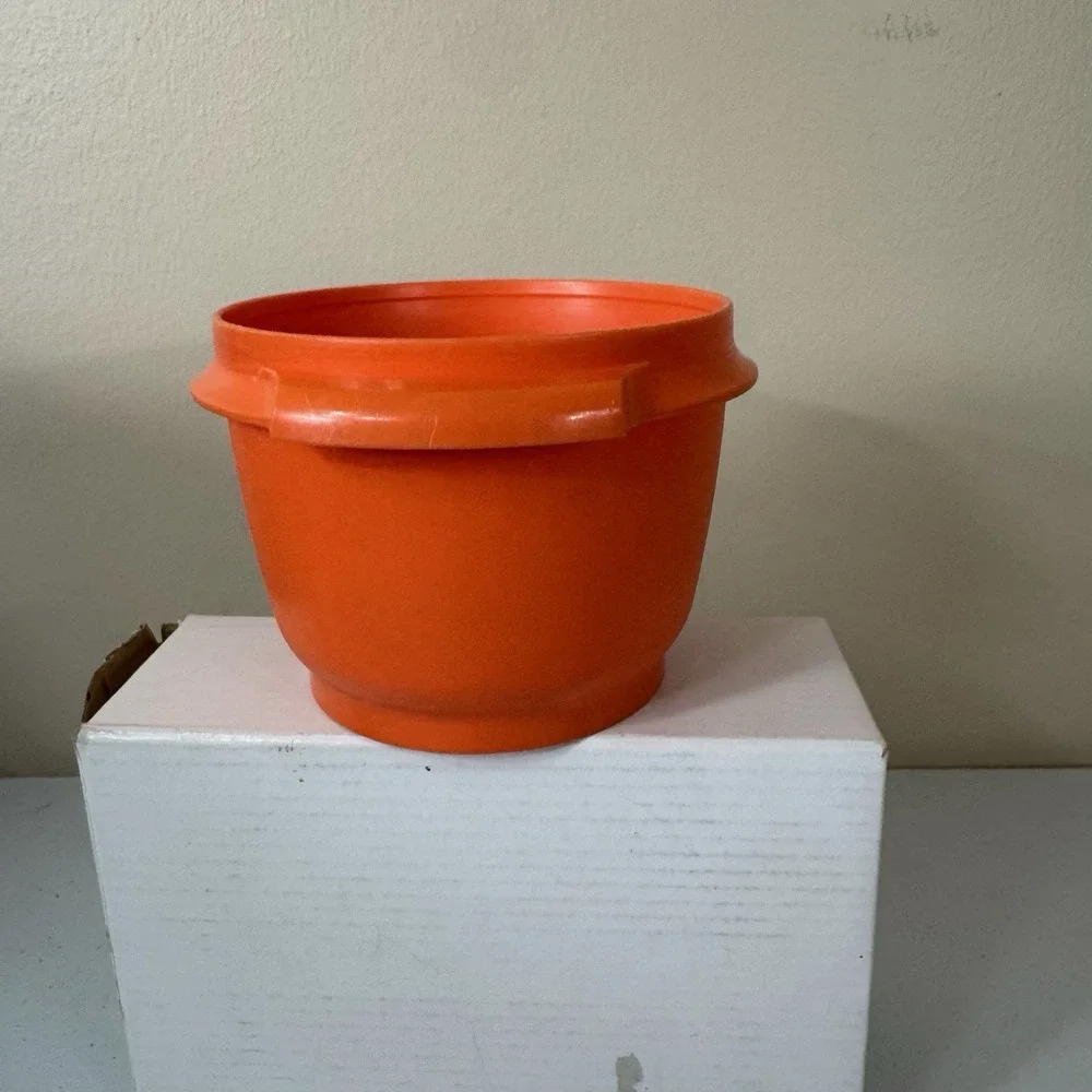 Tupperware Servalier Bowl 20oz #886 Burnt Orange Container with Lid Vintage